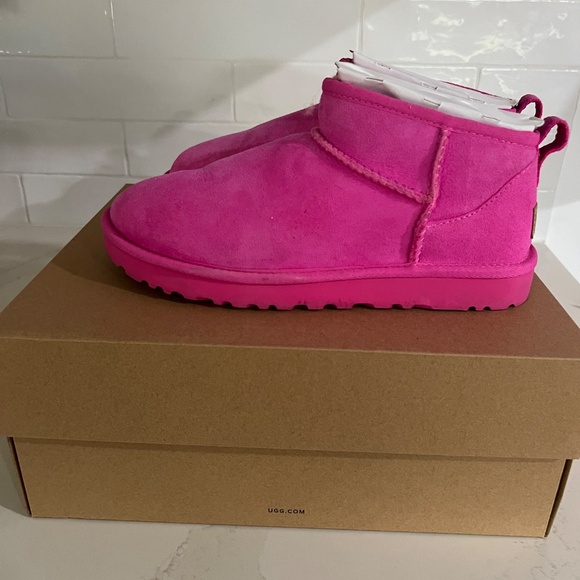 Uggs pink size 8 - Picture 2 of 8